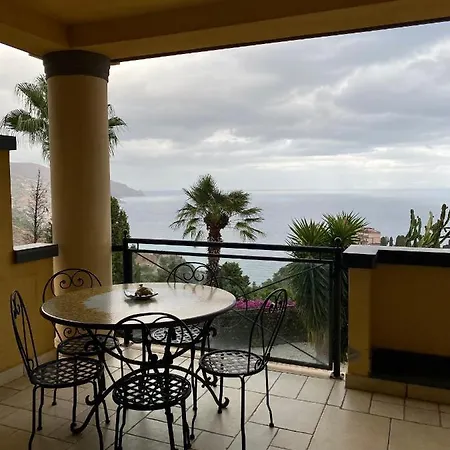 Bella Vista In Center With Pool By Holidays *