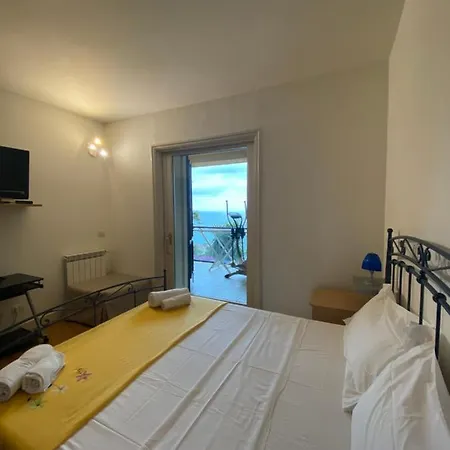 Bella Vista In Center With Pool By Holidays Appartement Taormina